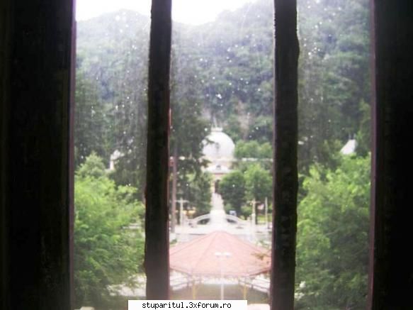 pozele proapis13 ultima privire aruncata geamul muzeului care cine shtie cand v-a mai deschis pentru