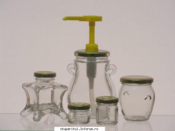 delphis glass este o firma in materiale de ambalaj. borcane petru miere, polen, laptisor de matca,