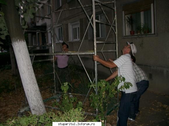 familia creanga da, cum promiteam urmeaza pun imagini isprava dlui. omul 160 km, doi baieti dupa el,