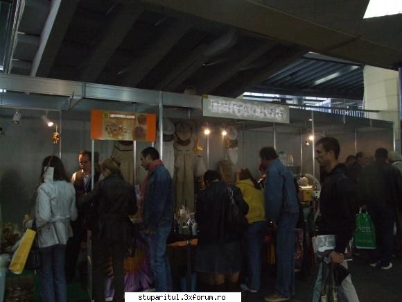 10-14 nov Indagra 2010 ? - partea buna ca era cel mai "aglomerat" stand din - DISCUTII APICOLE DIVERSE