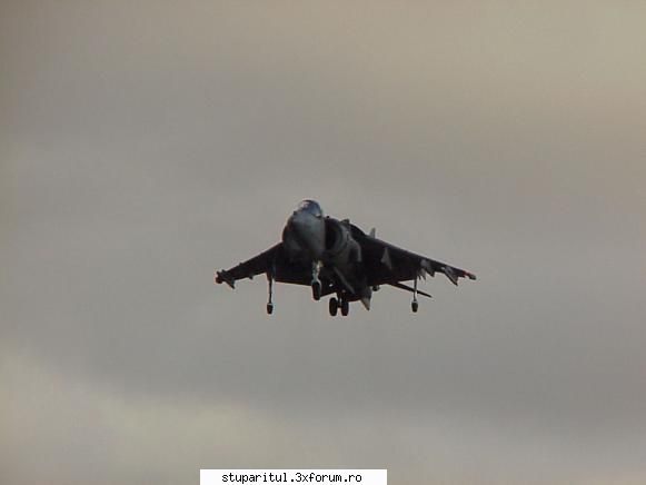 Air show - Impresionant sa vezi un avion care se opreste in - CAFENEA - DISCUTII DESPRE ORICE