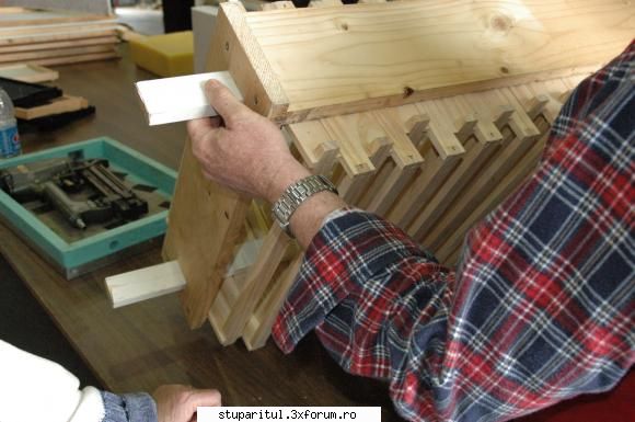 Asamblare rame - ca tot se apropie sezonul de atelier apicol - ECHIPAMENTE SI UTILAJE APICOLE