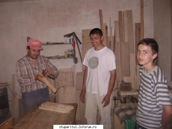 Buna - in atelier cu doi dintre juniorii mei - PAGINI PERSONALE ! CINE SUNT EU ?