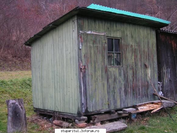 Cabana apicola. - incerc sa postez o cabana apicola dar care are - ECHIPAMENTE SI UTILAJE APICOLE