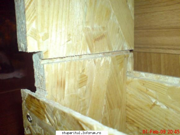Colector de polen experimental - Se observa "santul " prin care va fi fixata - ECHIPAMENTE SI UTILAJE APICOLE