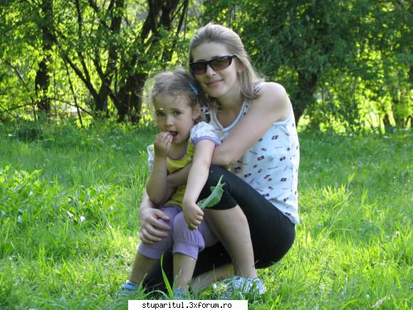 Emi - la degustat macrishul, impreuna cu mama - PAGINI PERSONALE ! CINE SUNT EU ?