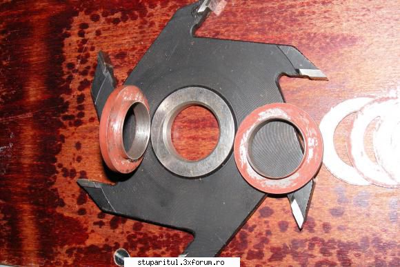 Freza - bucse reductie de la 32mm la 30 mm - ECHIPAMENTE SI UTILAJE APICOLE