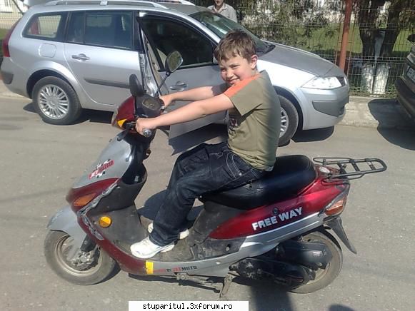 e treaba cu unghiile, dorine... :rotfl: 
   sub masca este baiat, are 10 ani, iar daca pe fiica ta