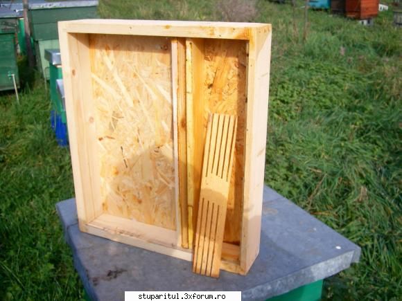 Izolatie familie. - PFL-ul este din carton, iar OSB-ul este din - ECHIPAMENTE SI UTILAJE APICOLE