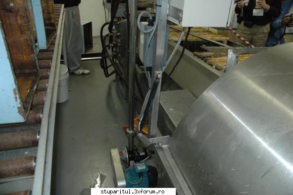 Laborator mobil - nu poti avea totusi un extractor de capacitate - ECHIPAMENTE SI UTILAJE APICOLE