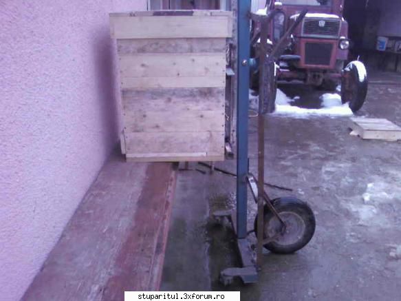 "Lift" pentru ME - Roaba este pt transportul stupilor,iar centrul de - PLANURI....PLANURI....PLANURI.....