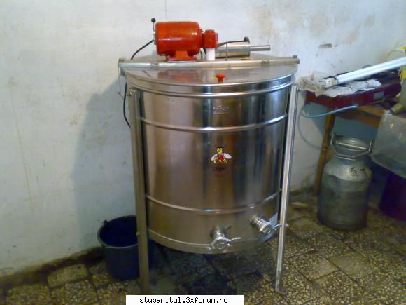 ME redus? - centrifuga de 24 rame 1/2 inox, cu alim - INTRETINEREA ALBINELOR