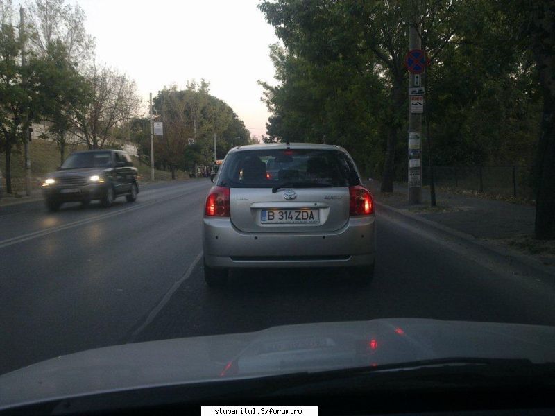 PAMFLETE din BRUXEL - fotoklipa - CAFENEA - DISCUTII DESPRE ORICE