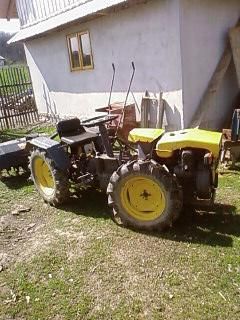 Paletizarea si incarcarea stupilor - asta este un tractoras al unui coleg - ECHIPAMENTE SI UTILAJE APICOLE