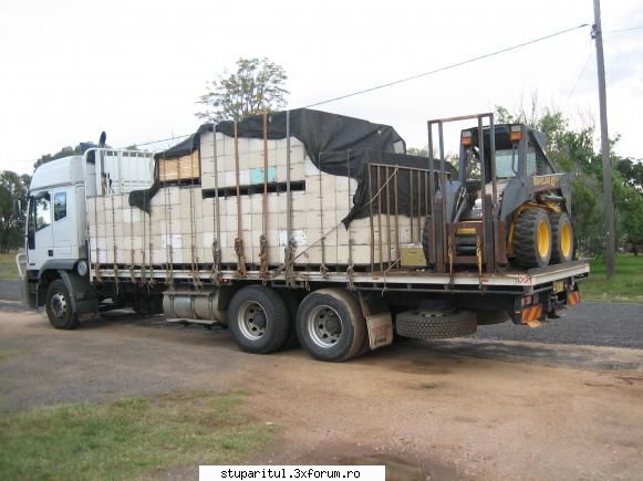Paletizarea si incarcarea stupilor 2 - Pt bobcat se monteaza in 2 minute o - ECHIPAMENTE SI UTILAJE APICOLE