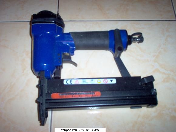 Pistol pneumatic 2in1 capse si cuie Fervi Italia. - Mergeti la ANUNTURI APICO - ECHIPAMENTE SI UTILAJE APICOLE