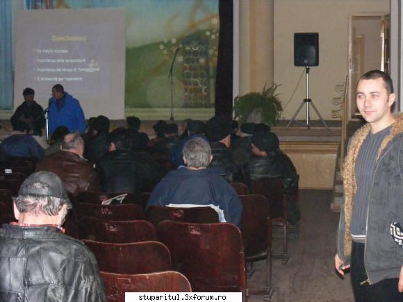 Poze targul Faget 2008 - Albinutza in sala de conferinta Faget - POZE