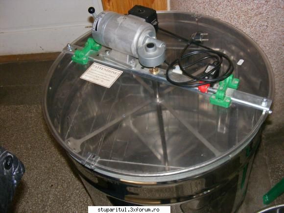 Poze targul Faget 2008 - Centrifuga cu motor - POZE