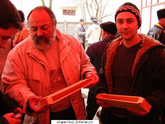 Poze targul Faget 2008 - Stupar Banatean, Albinutza si hranitorul uluc_1 - POZE