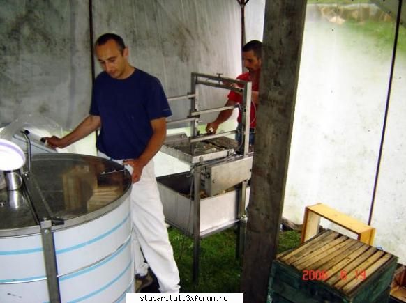 Pupemea - In cortul de extractie.Comod (nu urci nu cobori) - PAGINI PERSONALE ! CINE SUNT EU ?