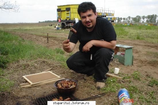Salcam 2006 - incepem cu fripturi (in foto Florin Gavrila ) - POZE