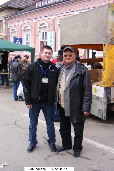 Targul Apicol Blaj 2009 - Nene Valter recunoasteti pe Domul din - CALENDAR APICOL - EVENIMENTE APICOLE