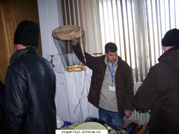 Targul Apicol IASI 2010 - Sandu de la Pitest cu ale lui masti magice - CALENDAR APICOL - EVENIMENTE APICOLE