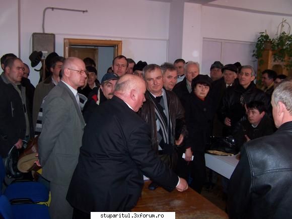 Targul Apicol IASI 2010 - domnul Popescu Ion - CALENDAR APICOL - EVENIMENTE APICOLE