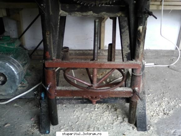 Utilaje tamplarie lemn - scule artizanale - ECHIPAMENTE SI UTILAJE APICOLE