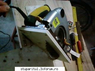 Utilaje tamplarie lemn - Am fixat talpa de plexic de talpa circularului cu - ECHIPAMENTE SI UTILAJE APICOLE