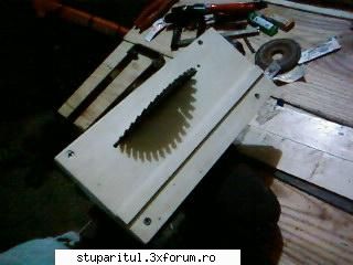 Utilaje tamplarie lemn - Am trasat perfect paralel cu taietura din plexic - ECHIPAMENTE SI UTILAJE APICOLE