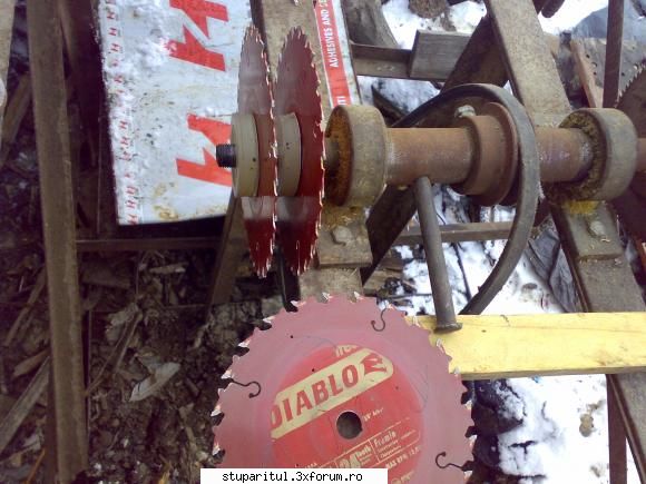 Utilaje tamplarie lemn - AICI LA MONTAJ PE AX DAR FARA MASA - ECHIPAMENTE SI UTILAJE APICOLE