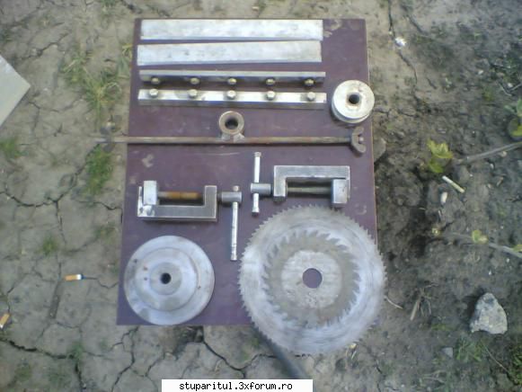 Utilajul meu: - Pe una dintre bucatile de textolit de la - ECHIPAMENTE SI UTILAJE APICOLE