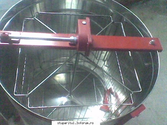 centrifuga - Poza asta-i suvenir pt dv . Ce fain luceste as - ECHIPAMENTE SI UTILAJE APICOLE
