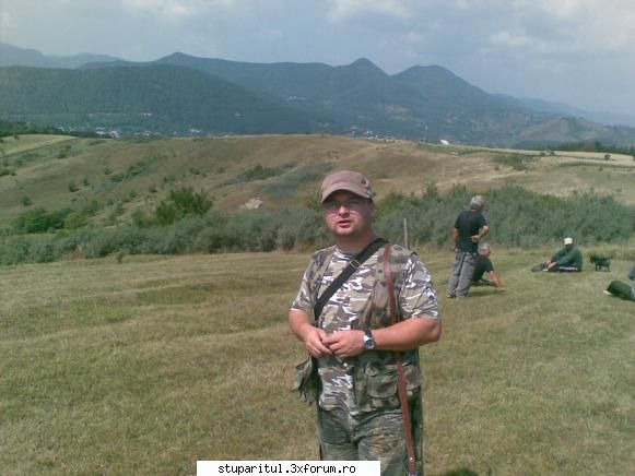 florin - a inceput sezonul la mistret. in indepartare - PAGINI PERSONALE ! CINE SUNT EU ?
