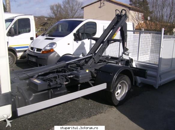inginerie in apicultura - Cu bena sau containerul inainte de incarcare pe - ECHIPAMENTE SI UTILAJE APICOLE