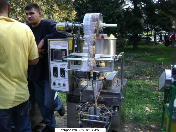 pozele lu proapis13 - aparat dozat shi lipit etichete complt automat - POZE