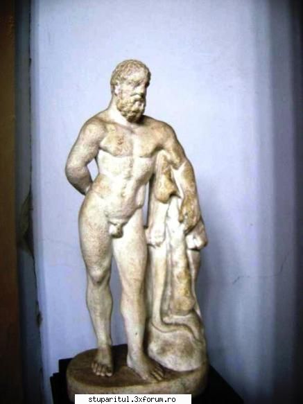 pozele lu proapis13 - inca unul Sunt unicele statui salvate multe au - POZE