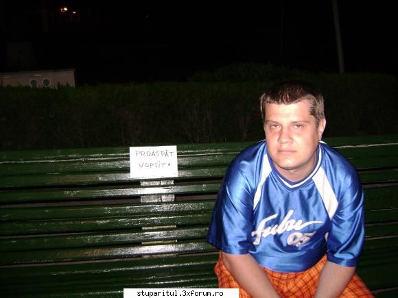 pozele lu proapis13 - intre timp,pe zi,banca fusese...vopsita am ras - POZE