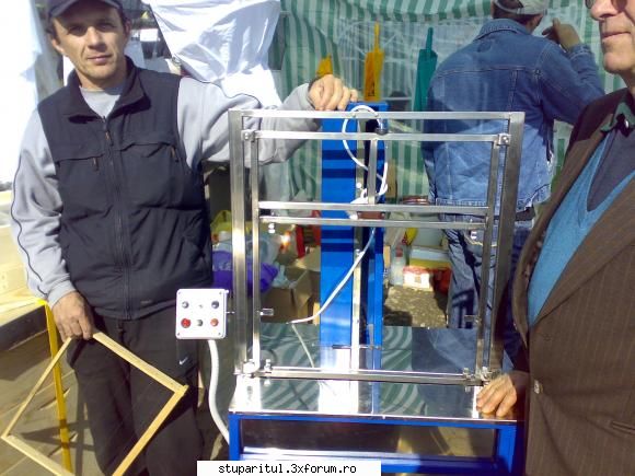 salutari apicultori - Masina de descapacit electrica la 1.200. Eu - PAGINI PERSONALE ! CINE SUNT EU ?