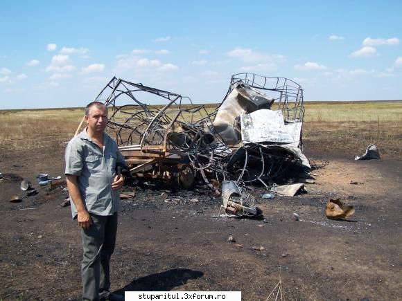 stupina incendiata - D-nul Cazacu C.avea stupina inregistrata la sect - POZE