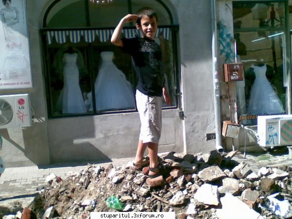 stupina mea - va saluta micul demolator de pe str. Lipscani din - POZE
