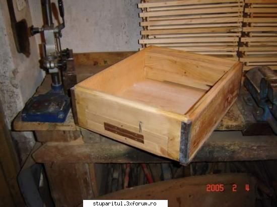 stupul cu pivnita - reprezinta un spatiu de refugiu pe timpul - ECHIPAMENTE SI UTILAJE APICOLE