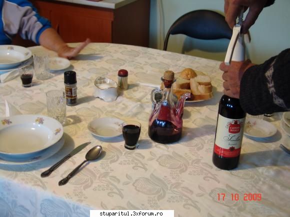 sub masca apicola - I-am facut trofeului o saltea din afinata de casa - PAGINI PERSONALE ! CINE SUNT EU ?