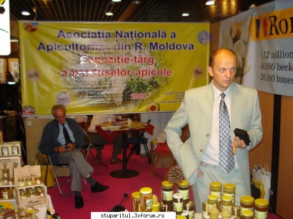 targ Apimondia 2009 - rep moldova, apiprodex si mai era inca cineva pe - CALENDAR APICOL - EVENIMENTE APICOLE