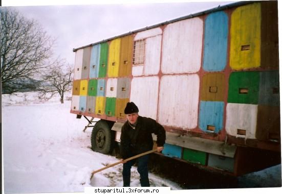 undeva in Romania - 2005 - "Bunicul" nostru nenea Nicu Damian , un apicultor - POZE