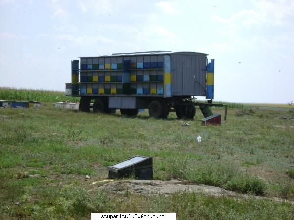 vand camion si pavilion apicol - poza cu pavilionul - ECHIPAMENTE SI UTILAJE APICOLE